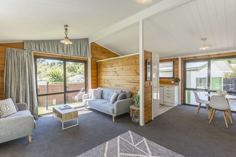 Photo of property in 30 Hookway Grove, Paraparaumu, 5032