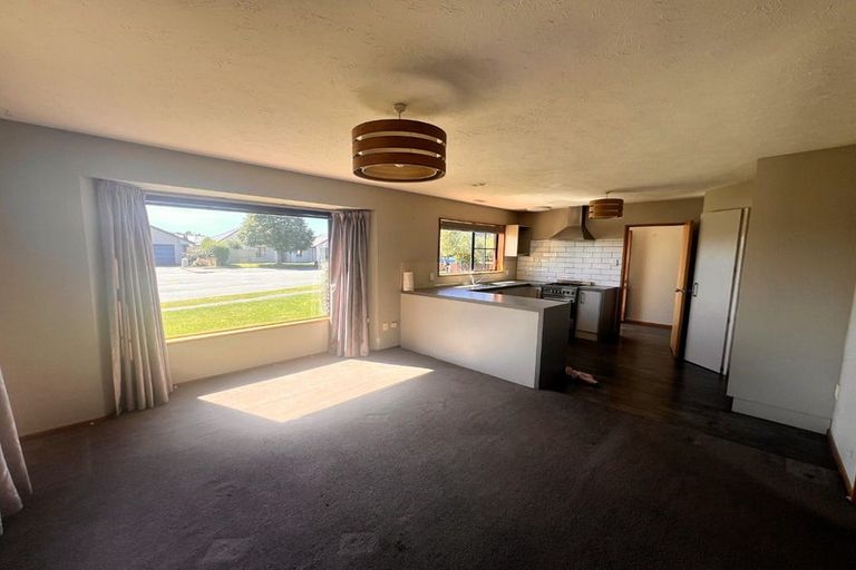 Photo of property in 15 Sheraton Place, Redwood, Christchurch, 8051