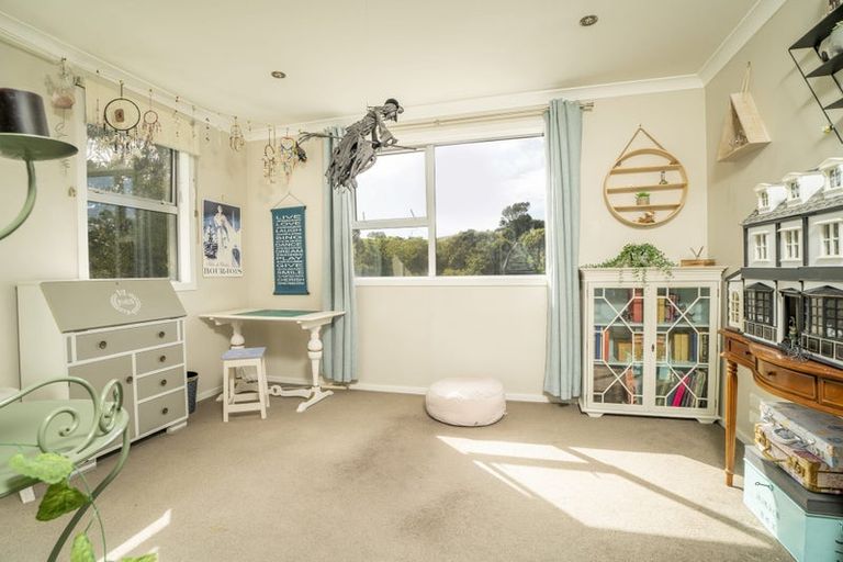 Photo of property in 107 Kenmore Street, Newlands, Wellington, 6037