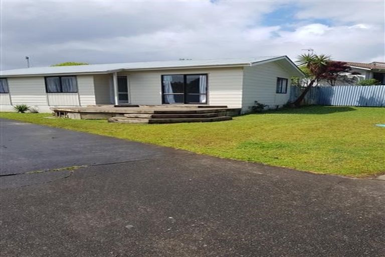 Photo of property in 11 Taitimu Drive, Weymouth, Auckland, 2103