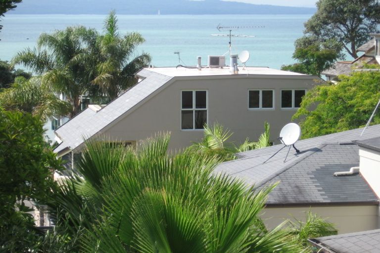 Photo of property in 1/75 Beach Road, Castor Bay, Auckland, 0620