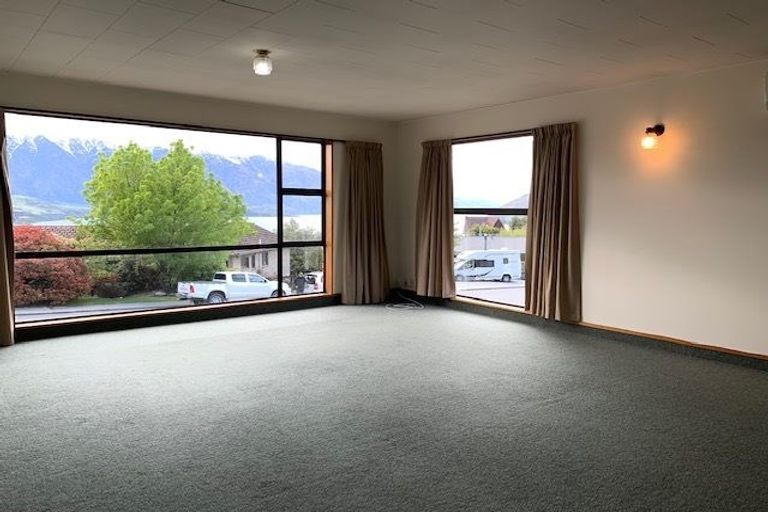 Photo of property in 18a Wynyard Crescent, Fernhill, Queenstown, 9300