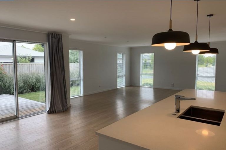 Photo of property in 16 Loxley Place, Lincoln, 7608