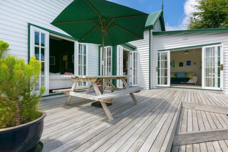 Photo of property in 24 Dunn Street, Egmont Village, 4372