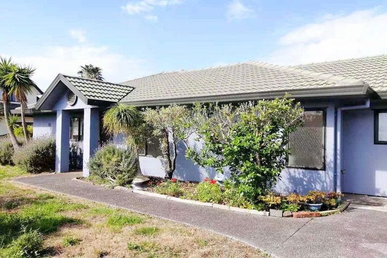 Photo of property in 67 Burswood Drive, Burswood, Auckland, 2013