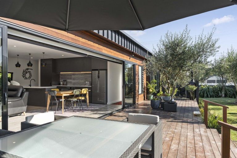 Photo of property in 2 Burgundy Drive, Martinborough, 5711