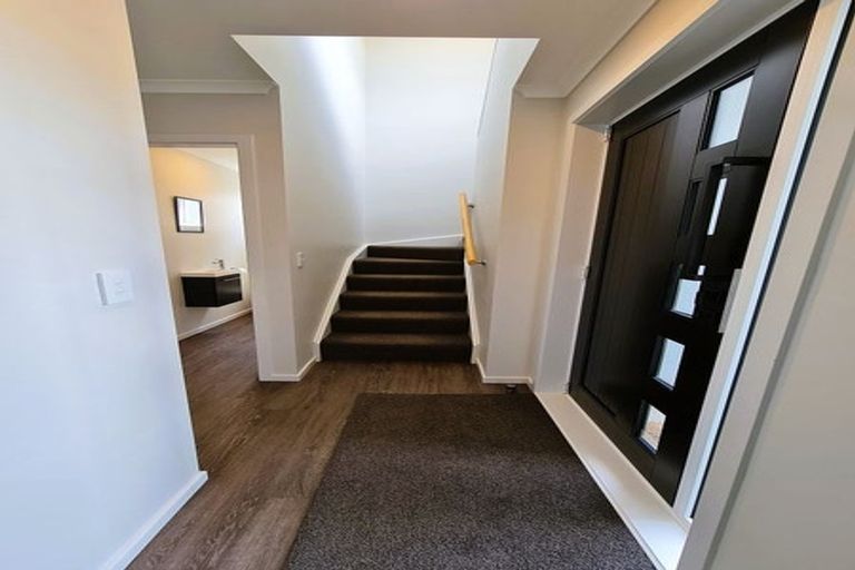 Photo of property in 16 Bluff Road, Kenepuru, Porirua, 5022