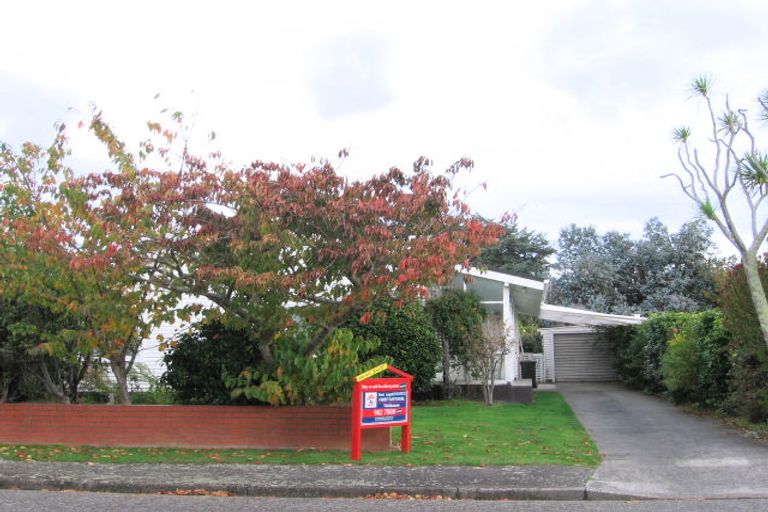 Photo of property in 12 Rawene Street, Waikanae, 5036