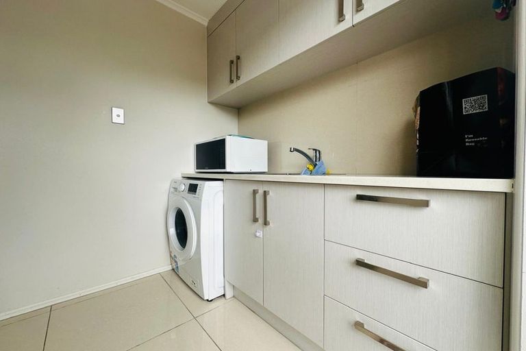 Photo of property in 25 Larnoch Road, Henderson, Auckland, 0610