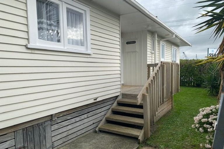 Photo of property in 24 Airdrie Road, Ranui, Auckland, 0612