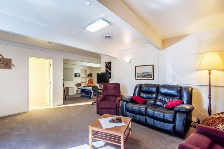 Photo of property in 8 Kallista Place, Browns Bay, Auckland, 0630
