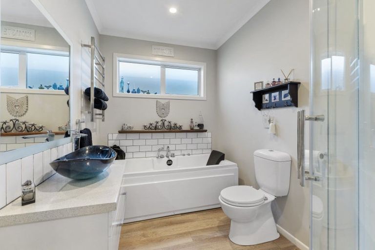 Photo of property in 39 Seagrass Place, Otaki Beach, Otaki, 5512
