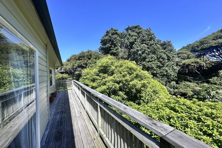Photo of property in 2 Corlett Road, Plimmerton, Porirua, 5026