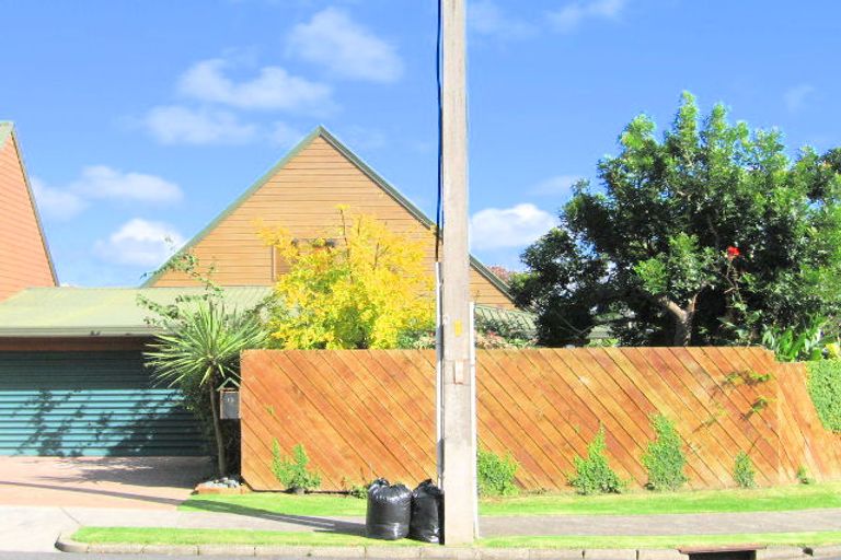 Photo of property in 1/13 Devon Road, Bucklands Beach, Auckland, 2012