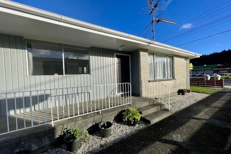 Photo of property in 205 Stokes Valley Road, Stokes Valley, Lower Hutt, 5019
