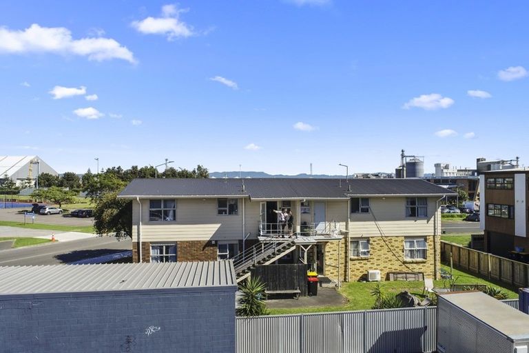 Photo of property in 2/41 Kawaka Street, Mount Maunganui, 3116