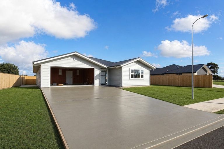Photo of property in 19 Hawera Avenue, Levin, 5510