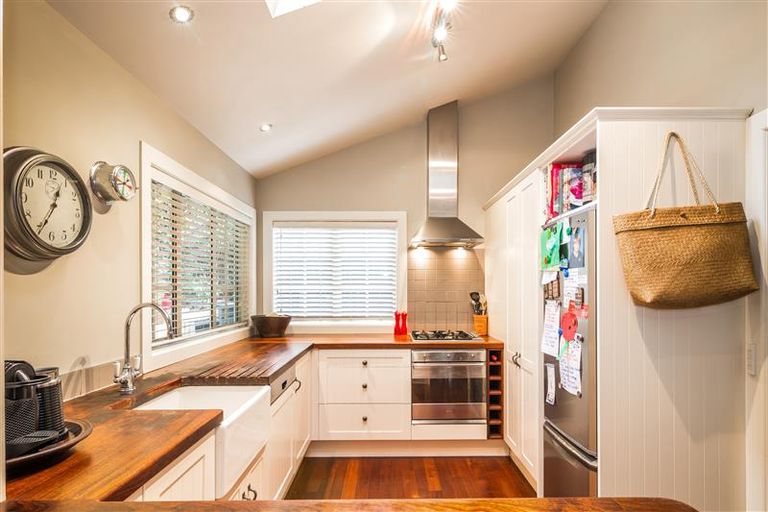 Photo of property in 104 Gillies Avenue, Taupo, 3330