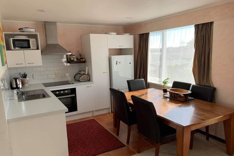 Photo of property in 2/91 Verran Road, Birkenhead, Auckland, 0626