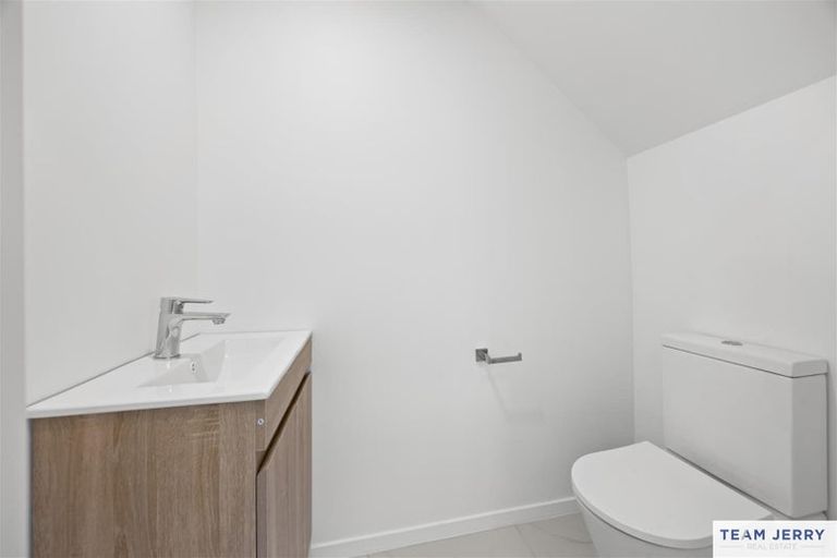 Photo of property in 49b Crestview Rise, Papakura, 2110