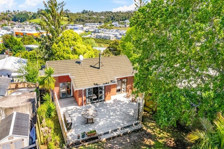 Photo of property in 8 Penton Road, Stanmore Bay, Whangaparaoa, 0932