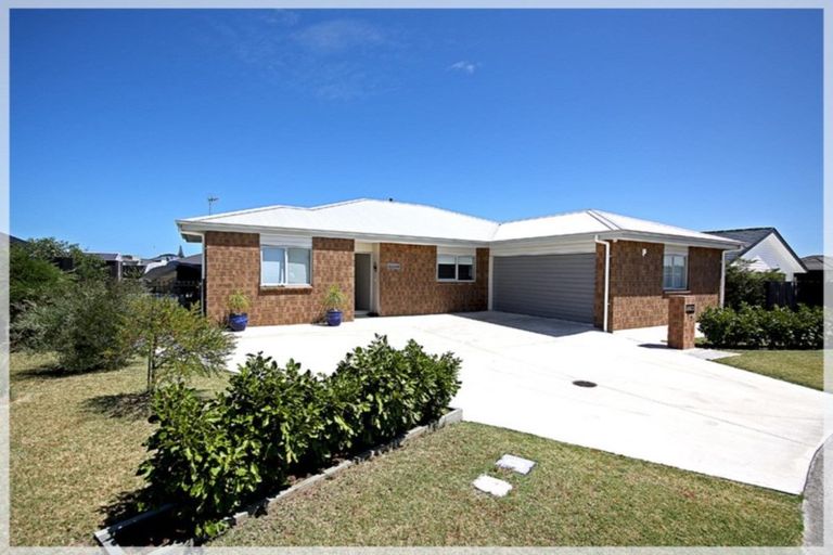 Photo of property in 12 Oxnam Place, Foxton Beach, Foxton, 4815