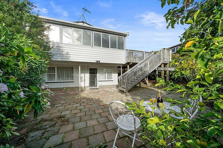 Photo of property in 2 Annan Grove, Papakowhai, Porirua, 5024