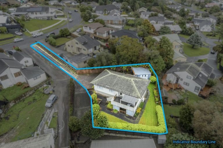 Photo of property in 1/40 Kingsclere Place, Goodwood Heights, Auckland, 2105