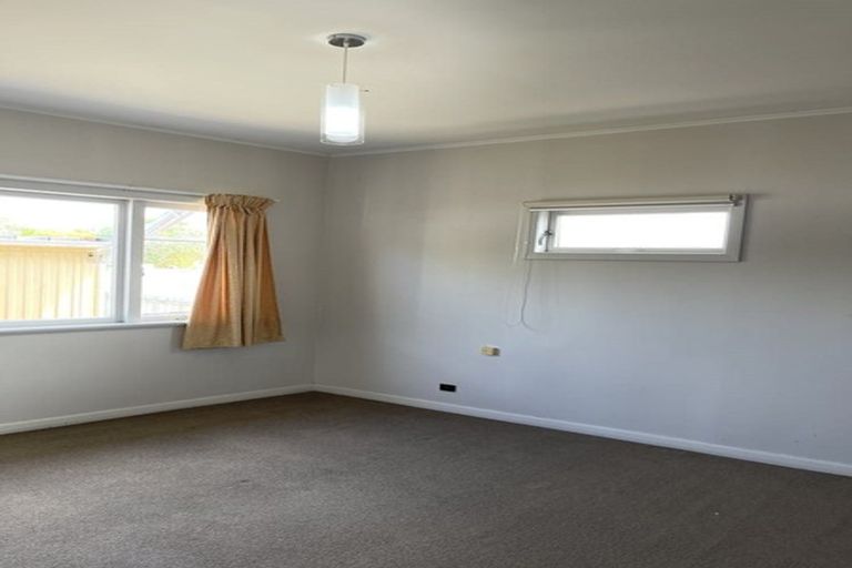 Photo of property in 1/46 Fruitvale Road, New Lynn, Auckland, 0600