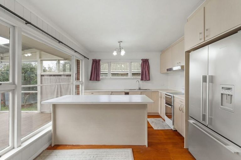 Photo of property in 33 Acacia Avenue, Upper Riccarton, Christchurch, 8041