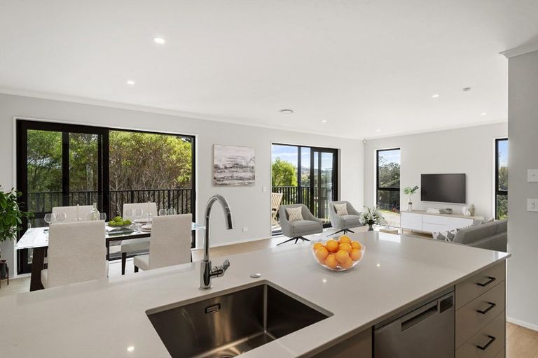 Photo of property in 8/7 Parapara Place, Albany, 0632