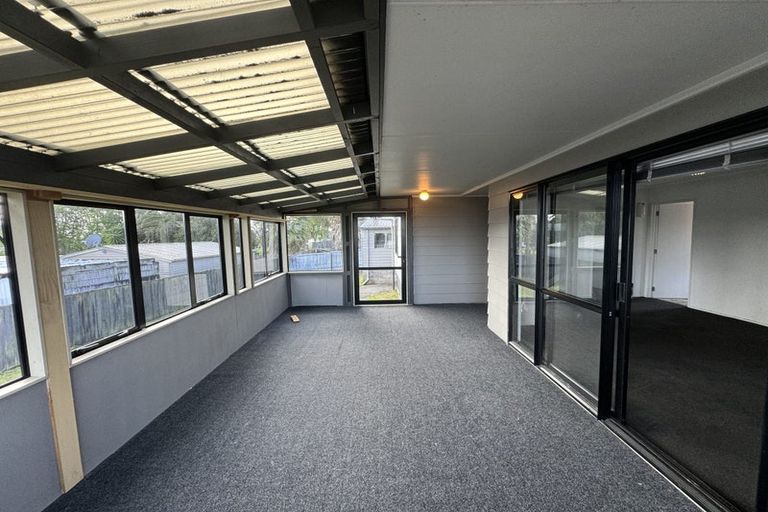 Photo of property in 51 Hollyford Drive, Clover Park, Auckland, 2105