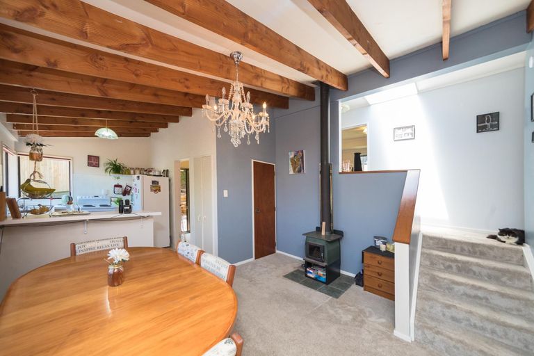 Photo of property in 35 Heathcote Place, Fitzherbert, Palmerston North, 4410