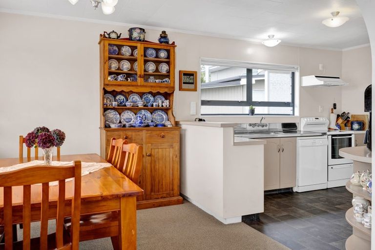 Photo of property in 8 Kowhai Street, Strandon, New Plymouth, 4312
