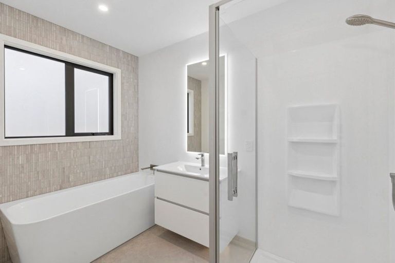 Photo of property in 6 Lake Mckay Drive, Luggate, 9382