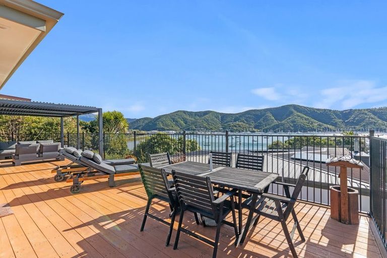 Photo of property in 374a Waikawa Road, Waikawa, Picton, 7220