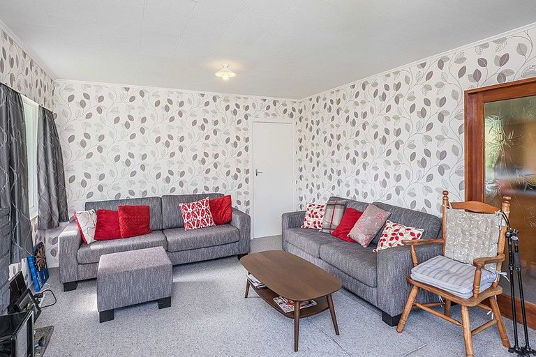 Photo of property in 22 Kaitawa Crescent, Paraparaumu, 5032