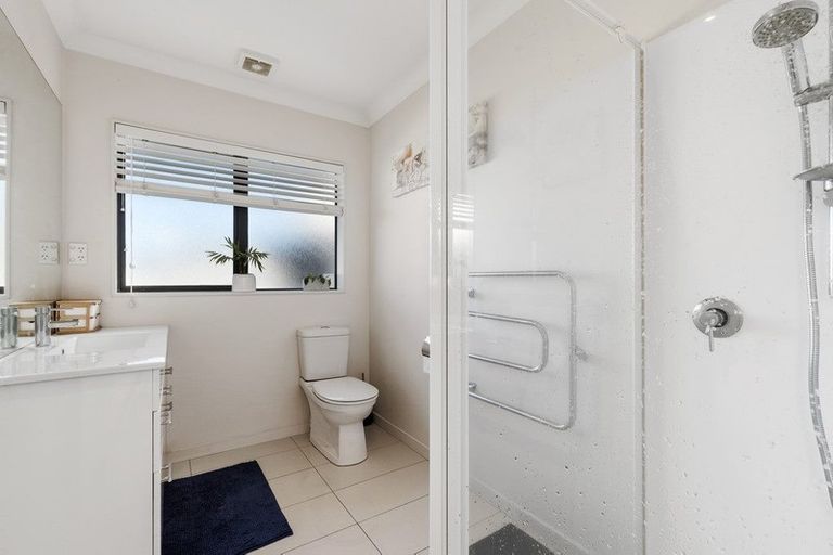 Photo of property in 25 Trotting Terrace, Fairview Heights, Auckland, 0632