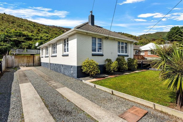 Photo of property in 198 Waddington Drive, Naenae, Lower Hutt, 5011