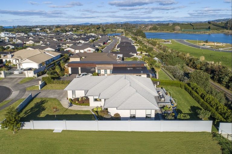 Photo of property in 12 Vantage Place, Omokoroa, 3114