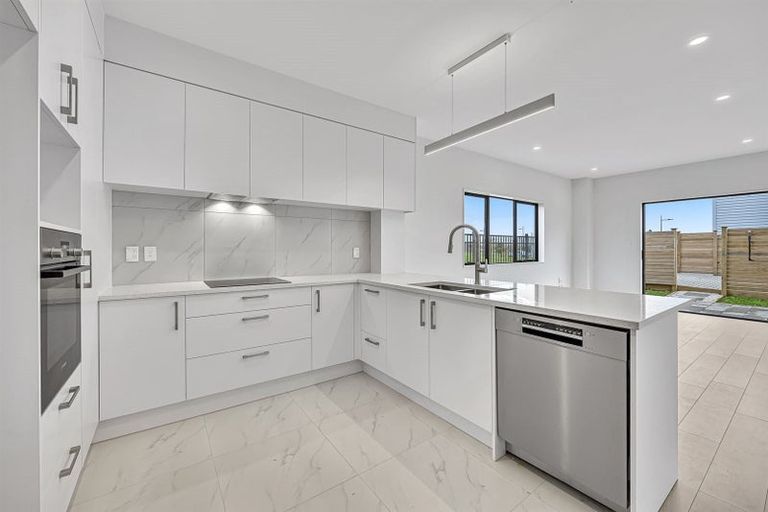 Photo of property in 1 Faithful Drive, Karaka, Papakura, 2113