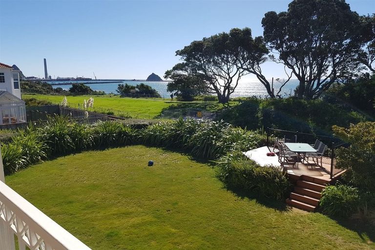 Photo of property in 1 Kawaroa Close, New Plymouth, 4310