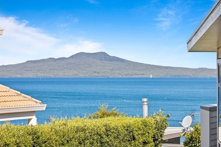 Photo of property in 4c Beach Road, Castor Bay, Auckland, 0620