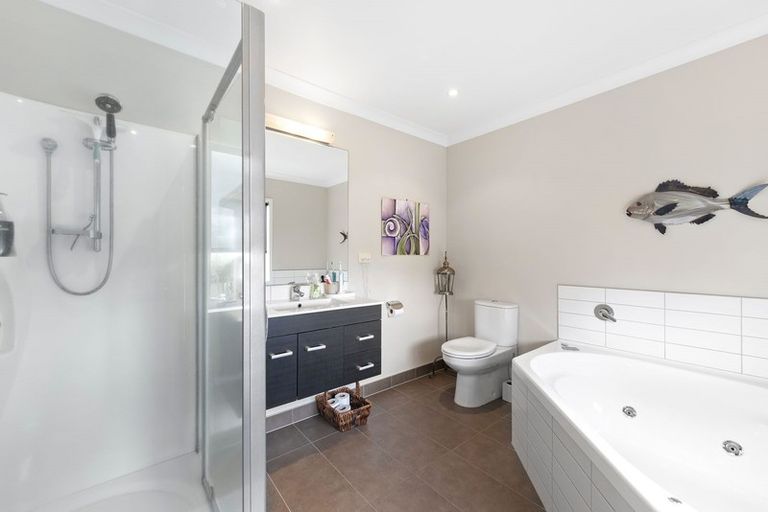 Photo of property in 174 Forest Hill Road, Henderson, Auckland, 0612