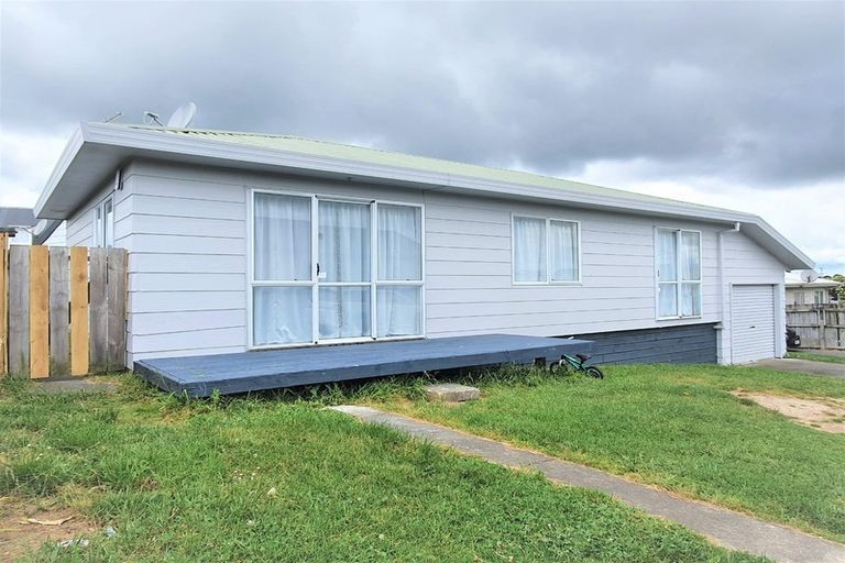 Photo of property in 2/43 Solveig Place, Randwick Park, Auckland, 2105