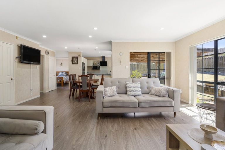 Photo of property in 3 Harobed Place, Weymouth, Auckland, 2103