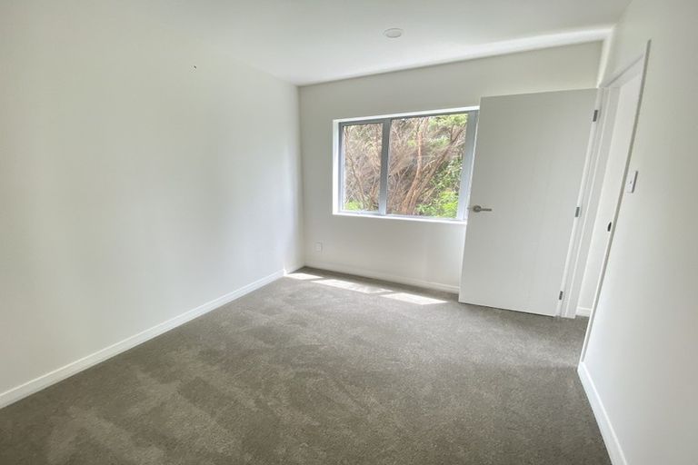 Photo of property in 22 Lorikeet Place, Unsworth Heights, Auckland, 0632