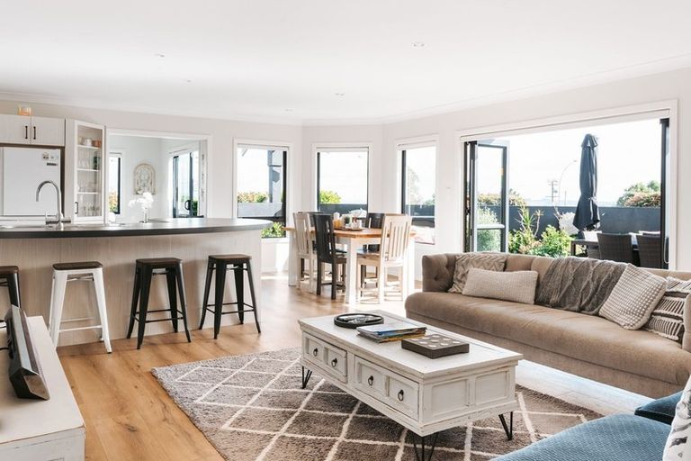 Photo of property in 16 Olive Close, Omokoroa, 3114