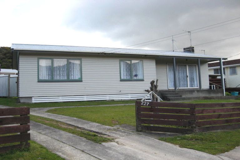 Photo of property in 227 Wellington Road, Wainuiomata, Lower Hutt, 5014