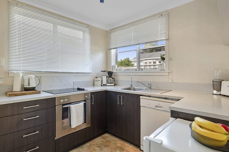 Photo of property in 10 Shortland Street, Lower Vogeltown, New Plymouth, 4310